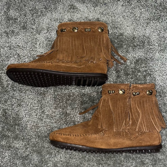 Minnetonka for Hello Kitty Fringe Boots - Picture 3 of 8